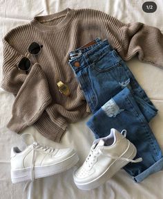 Fall Outfit Flatlay, Cosmotologist Aesthetic Outfits, Gender Neutral Outfits Adults, Zip Up Jacket Outfit, Outfit Flatlay, My Clothes, Causual Outfits, Casual Winter Outfits