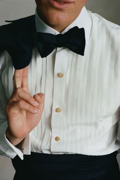 Bow Tie Outfits Men, Black Tie Men, P Johnson, Tie Outfit, Wedding Tux, Classy Outfits Men, Dress Suits For Men, Silk Bow, Tuxedo Wedding