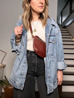 Oversized Jacket Jeans Outfit, Oversized Blue Denim Jacket Outfit, Jeans Jacket Summer Outfit, Jean Jacket With Dress Outfits, Chic Oversized Outfit, Fall Outfits Denim Jacket, Jean Jacket Spring Outfits, Denim Jacket Spring Outfit, How To Style Denim Jacket Women