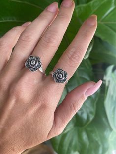 You will receive one beautiful marcasite rose ring set in sterling silver .925 Choose your size at checkout © 2021 wildandfreepeople Pink Mushroom, Marcasite Ring, Spring Hill, Rose Ring, Crystal Beads Bracelet, Flower Rose, Ring Antique, Minimalist Bracelet, Support Handmade