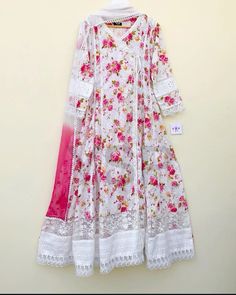 Gol Daman Kurti Design, Daman Design, Desi Attire, Simple Dress Casual, Lawn Dresses, Afghani Clothes, Arabic Henna, Dress Designing