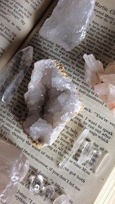 gleika Crystal Core, Crystal Vibes, Earth Gift, Crystal Aesthetic, Pretty Rocks, Cool Rocks, White Crystals, + Core + Aesthetic, Crystal Meanings