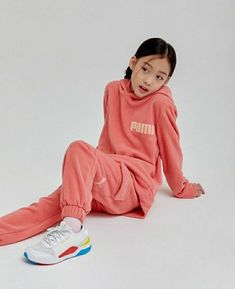 Kids Fashion Clothes, Peach Fuzz, Nikes Girl, Best Photo Poses, Kid Fashion, Pink Kids, Baby Family, Kids Nike, Branding Inspiration