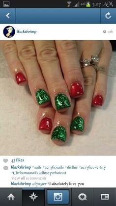 Pedicure Ideas Holiday, Christmas Powder Dipped Nails, Christmas Nail Ideas Dip Powder, Christmas Dip Nails, Red And Green Nails, Christmas Nails 2022, Cute Simple Nails