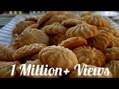 a plate full of dumplings with the words 1 million views on it in front of them