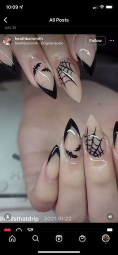 Halloween Nail Art Almond Shape, Short Almond Acrylic Nails Goth, Easy Gothic Nail Designs, Light Goth Nails, Goth Acrylic Nails Short, Gothic Almond Nails Shape, Spooky Nail Designs Almond, Short Bat Nails, Bats Nail Art