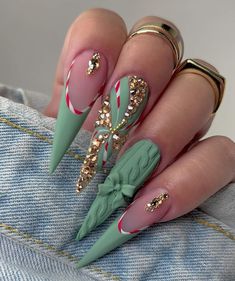 Nail Art Noel, Stilleto Nails Designs, Stiletto Nails Designs, Dope Nail Designs, Acrylic Nails Coffin Pink, Xmas Nails, Bling Nails, Fancy Nails, Best Acrylic Nails