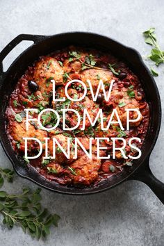 The best quick easy low FODMAP dinner recipes for weeknight meals, from chicken to pasta, steak and fish, all gluten-free and some vegetarian! Healthy Recipes Low Fodmap, Low Fod Map Ground Beef Recipe, Fodmap Foods To Eat, Fodmap Recipes Chicken, Low Fodmap Chicken Dinner, Ground Beef Fodmap Recipes, Chicken Recipes Fodmap, Low Fodmap Quick Meals, Best Low Fodmap Dinner Recipes