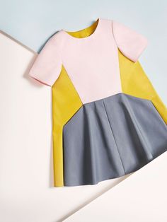 pleated cotton dress | La saison géométrique de COS Unity. Geometrical color blocking is one of my favourite displays of color in clothing #KidsFashion Sewing Blouses, Trendy Sewing, Kids Fashion Dress, Dresses 2020, Sewing For Kids, Fashion Girl