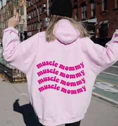 Muscle Mommy Quotes, Gym Campaign, Gym Merch, Muscle Mommy, Trendy Shirt Designs, Trendy Hoodies