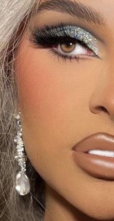 Mysterious Eyes, Euphoria Makeup, Ball Ideas, Cute Cuts, Cut Crease, Spring 2023, Beautiful Makeup, Beauty Cosmetics, Makeup Art