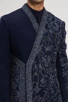 Waistcoats Men, Winter Blazer Outfits, Fall Men Outfits, India Fashion Men, Indowestern Sherwani, Men Sherwani, Indian Wedding Clothes For Men