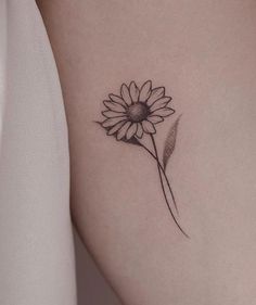 Pols Tattoo, Sunflower Tattoo Meaning, Tattoo Sunflower, Daisy Tattoo Designs, Sunflower Tattoo Shoulder, Silent Love, Flower Language, Art Sunflower