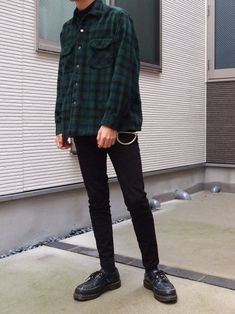 Ulzzang Fashion Street Styles, Grunge Outfits Men, Soft Goth, Cute Outfits With Jeans, Green Flannel, Tumblr Outfits, Punk Outfits