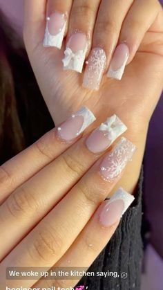 Winter Birthday Nails Acrylic Short, Ombre Xmas Nails, Winter Fake Nails, Blue And White Xmas Nails, Winter Christmas Nails 2024, Christmas Nail Square, Christmas Nails White French Tip, Square Christmas Nails Acrylic, Square Nails Ideas Christmas