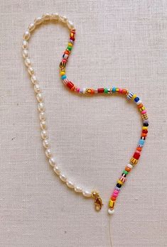 Summer Beaded Necklace Diy, Letter Bead Necklace Aesthetic, Fun Necklaces To Make, Homemade Bead Necklaces, Necklace Making Ideas Inspiration, How To Bead Necklace, Homemade Necklaces Diy, Make Beaded Necklace, Anthropologie Beaded Necklace