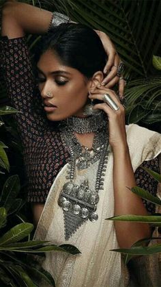 Indian Jewellery Model Photography, Oxidised Jewellery Shoot Ideas, Oxidised Jewellery Photoshoot, Silver Jewellery Shoot, Jewellery Shoot With Model, Jewellery Model Photography, Sari Photoshoot, Indian Silver Jewellery, Saree Poses