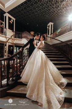 Regal Wedding Photoshoot, Grand Staircase Wedding Photo, Wedding Photos Korean Style, Ball Gown Wedding Photos, Wedding Photos Long Train, Ballgown Wedding Photos, Wedding Photos Staircase, Regal Wedding Photos, Photoshoot Prewedding Ideas