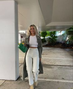 Staycation Outfit Ideas, Stone Outfit, Charlotte Outfits, Outfits For College, Laura Jade Stone, Outfit Inso, Looks Jeans, White Wide Leg Pants, Colour Analysis