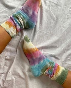 Tye Dye Outfits, Luna And The Lie, Tie Dye Ideas, Tie Dye Outfit, Tie Day, Socks Aesthetic, La Outfits, The Lie, Tie Dye Socks