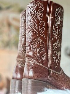 Vintage RARE Frye Campus Floral Stitch Platform Block Heel Western Boots Sz 10 b  | eBay Cowgirl Western Wear, 70s Boots, Frye Campus Boots, 70s Retro Style, Campus Boots, Platform Block Heels, Country Concerts, Frye Boots, Chunky Block Heels