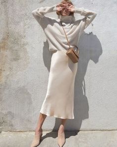 Elegant Sweater, Slip Skirts, Street Style Chic, Skirt Outfit, 가을 패션, Luxe Fashion, Maxi Dress With Sleeves, Business Outfits