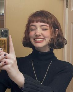 Short Bangs Short Hair, Short Wavy Hair With Bangs, Stacked Inverted Bob, Inverted Bob Haircut, Modern Bob Haircut, Short Hair Dos, Cute Pixie Cuts, Cute Bob