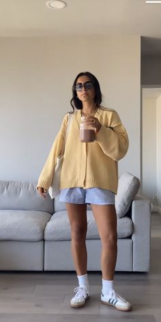 Casual Trousers Outfit Summer, Worship Leader Outfit Aesthetic, Comfy Relaxed Outfits, Crunchy Mom Aesthetic Clothes, Modern Minimal Outfit, Colder Summer Outfits, Spring Fashion Australia, Beach Autumn Outfit, Outfits For Santa Barbara