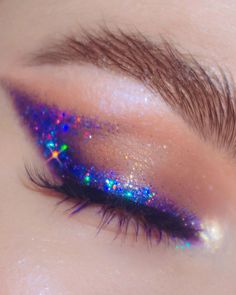 Holographic Makeup Look, Male Runway, Night Princess, Turquoise Eyeshadow, Fairy Face, Holographic Makeup, Funky Makeup, Galaxy Makeup, Sapphire Gem