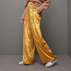 Super Soft And Comfortable Just Too Big For Me. Nwt Size Small. Elastic Waist (In The Back) Fits Size 4-6 Gold Pants, Cropped Flare Pants, Navy Blue Pants, Blue Trousers, Flowy Pants, Gold Velvet, Velvet Pants, Straight Trousers, Cropped Flares