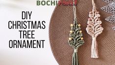 a christmas tree ornament is hanging on a straw hat with the words diy christmas tree ornament