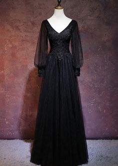 Black Lace Evening Dress Long Sleeve, Cloths Refrences, Black Long Sleeve Lace Dress, Pretty Gowns, Evening Dress Black, Oc Outfits, Prom Dresses Elegant, Dress Display, Long Sleeve Prom