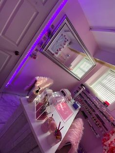 Nail Technician Room, Nail Room Ideas, Nail Salon Interior Design, Nail Salon Interior, Beauty Room Salon, Esthetician Room Decor, Spa Room Decor