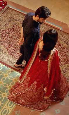 Wedding Aesthetic Pakistani, Pakistani Love Aesthetic, Desi Wedding Couple Aesthetic, Indian Wedding Aesthetic Couple Pic, Aesthetic Wedding Indian, Couple At Temple, Nepali Bride Wedding Nepal, Desi Couple Faceless Aesthetic, Pakistani Couple Aesthetic