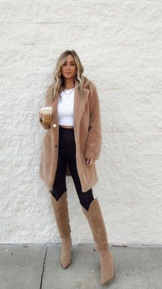 Style Teddy Coat, High Boots Casual, Outfit Knee High Boots, Western Boots Outfit, Trendy Outfit Ideas, Fall Attire, Vegas Outfit, Boots Casual