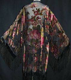 💖 Velvet Black 🖤 with Burgundy Rose Garden 🌹 Mucha Vintage Style Velvet ArtDeco ArtNoveaux Mucha Fits All Sizes 6-14 Lovely Detailing Fringe Coat, Flower Jacket, Burgundy Roses, Moda Hippie, Kimono Design, Black Goddess, Garden Deco