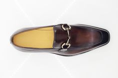 Style: 509-28-Chestnut Elegant Burnished Calfskin slip-on Loafer from the Carrucci collection features a Double Gore for your perfect fit, soft Calfskin lining, Horsebit Hardware detailing, and a clean welt! Cordovan Shoes, Shoe Polish, Shoe Horn, Shoe Tree, Horse Hair, Suede Shoes, Shoe Box, New Shoes, Chestnut