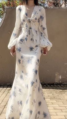 Princesscore Fashion Casual, Pretty Fairy Dresses, Pretty Dress Casual, Long Dress Aesthetic Vintage, Blue And White Dress Aesthetic, White Stuff Aesthetic, Women Dress Design Style, Pretty Outfits Fancy, Beautiful Dress Aesthetic