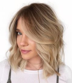 Short Shadow Root Blonde Hair, Messy Blonde Bob, Medium Hairstyles For Women, Shadow Roots, Warm Blonde Hair, Hair Change, Medium Length Hairstyles, Creamy Blonde, Shadow Root