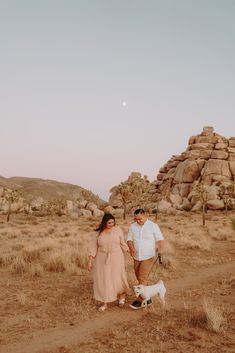 Plan your Joshua Tree engagement session with stylish outfits that highlight the desert backdrop. Choose earthy tones, flowy dresses, and layers for golden hour photos. Perfect for boho-inspired, desert engagement photography with stunning scenery and timeless style ideas. Book Leia for your stunning joshua tree couple session at leiacaldwellphotography.com