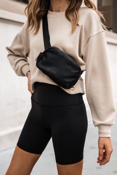 Black Lululemon Belt Bag Outfit, Athletic Outfits Aesthetic, Black Short Outfit, Biker Short Outfits, Lululemon Fits, Fashion Outfits Summer, Summer/fall Outfits, Lululemon Sweatshirt, Summer Outfits 2022