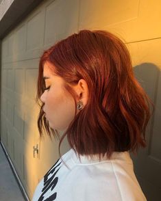 Dark Ginger Hair, Hairstyle Bob, Cheveux Oranges, Short Red Hair, Dark Red Hair