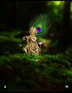 there is a small statue with a peacock tail on it's head in the woods