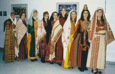 Arab Clothing, English Presentation, Arab Dress, Arabic Clothing, Different Cities, Suit Clothing, Arabian Peninsula, Period Dress, Arab World