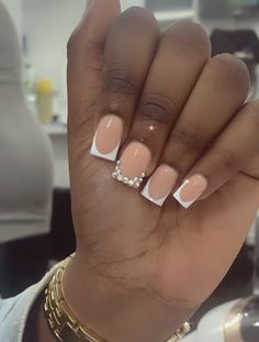 Short Wedding Nails Black Women, Short French Tip Acrylic Nails Square With Rhinestones, Short White Acrylic Nails With Diamonds, Short French Tip Nails With Rhinestones, Short White Acrylic Nails, Short Bling Nails, Nail Cam