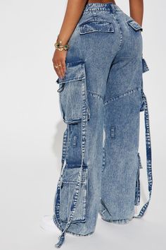 "9 Women's Cargo Pants with a Modern Cut for a Sleek Look" Cargo Jeans Outfit Women, Cargo Jeans Outfit, Baggy Cargo Jeans, Jeans Outfit Women, Denim Cargo Pants, Denim Skirt Women, Fashion Nova Jeans