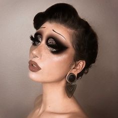 Champagne And Sunshine, Flapper Makeup, Mime Makeup, Artsy Makeup, Eyeshadow Ideas, Alt Makeup, Avant Garde Makeup