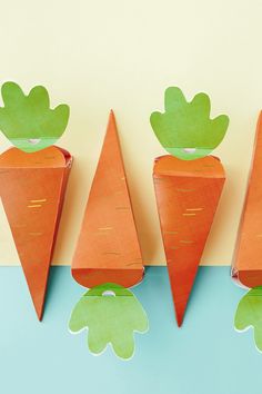 three carrots are cut out from paper and placed next to each other