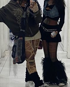 Revealing Alternative Outfits, Street Alternative Style, Grimes Aesthetic Outfits, Y2k Black Women Fashion, Spiky Outfits, Creepycute Aesthetic Outfits, Glam Metal Fashion, Grunge Outfits Black Women, Punk Black Women