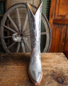 Miss Macie features western boutique boots with a bohemian edge. cowboy boots feature silver metallic vamp, silver metallic top, 15in shaft height and much more listed in our bullet points below. Wear these cowboy boots with pride! • Silver metallic vamp• Silver metallic top• 15in shaft height• Snip toe• Leather sole• Cowgirl Heel Cowboy Boots Tall, Macie Bean Boots, Silver Cowboy Boots, Western Boutique, Felt Cowboy Hats, Straw Cowboy Hat, Concert Fashion, Silver Bullet, Bullet Points